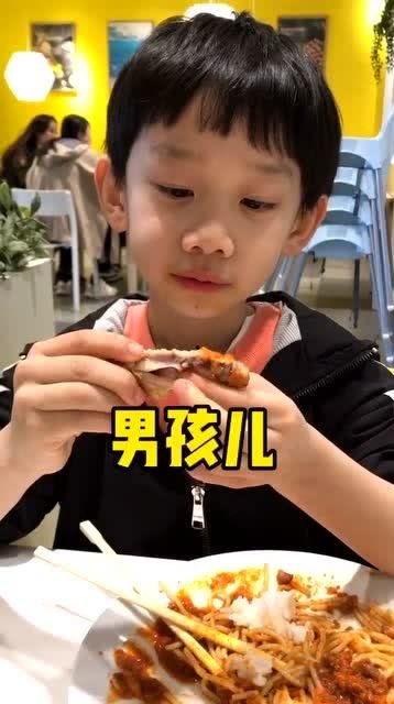 娱乐吃瓜酱小男孩,揭秘娱乐圈背后的故事